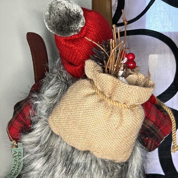 Ellsworth Avenue decorative skiing, Santa Claus with porcelain face - Picture 11 of 16